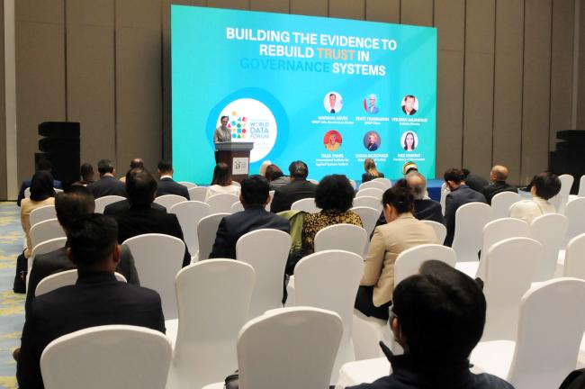 Participants listen to the moderator Mariana Neves, UN Development Program Oslo Governance Center (UNDP OGC)