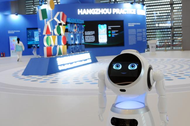 Robot and UN World Data Forum 2023 sign