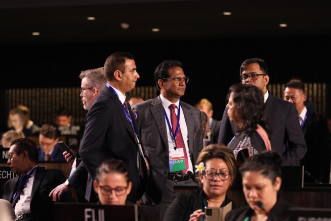 Delegates from India consult