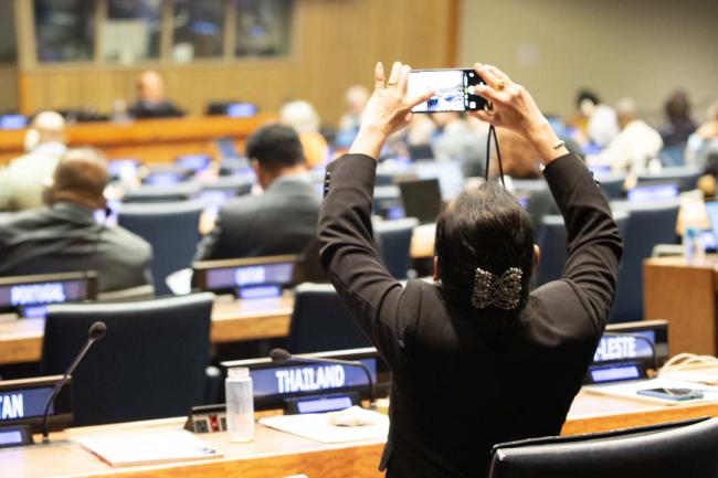 Participant taking a picture - UNFF18 - 11May2023 - Photo