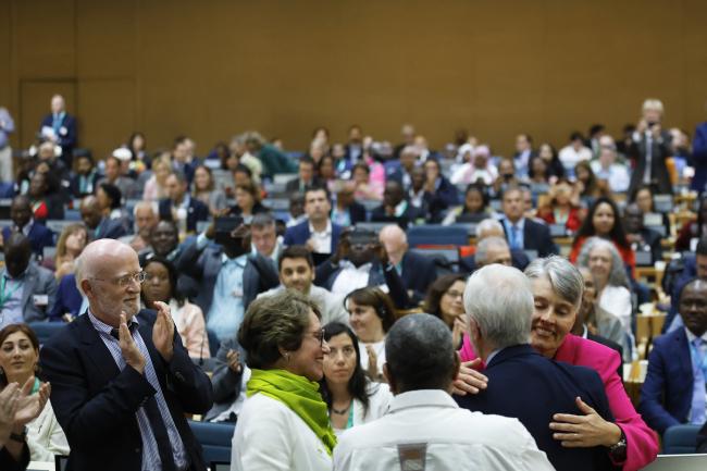 Debra Roberts congratulating Jim Skea for his election as IPCC Chair 