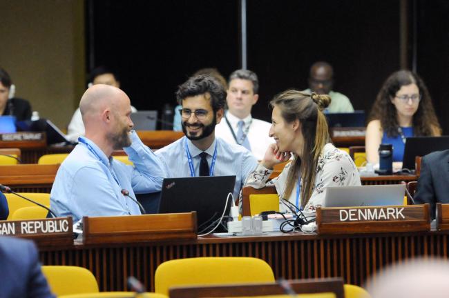 (L-R) Thomas Midtgaard and Maja Elkjaer Frank, Denmark, in consultations with Tom Diederen, the Netherlands