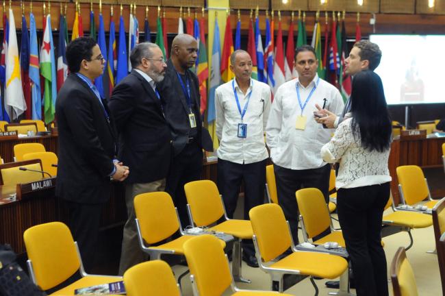 Latin America and Caribbean region delegates discuss informally