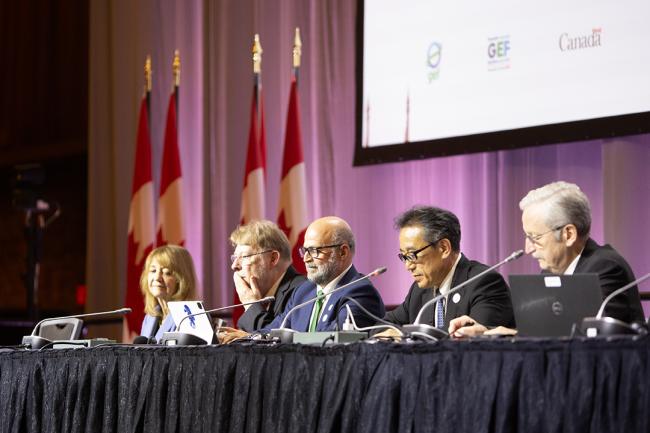 Dais during closing plenary - GEF7 - 25 Aug 2023 - Photo