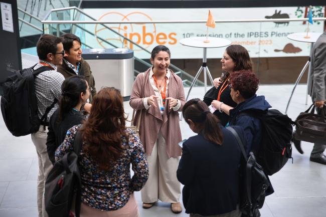 IPBES Chair Ana María Hernández Salgar in a discussion with delegates of the GRULAC