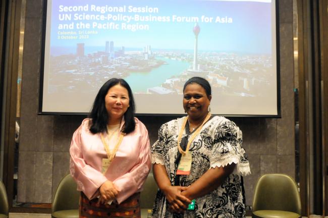 Dechen Tsering, UNEP Regional Director, Asia-Pacific, and Touasi Tiwok, Ministry of Climate, Environment, Energy and Disaster Management, Vanuatu