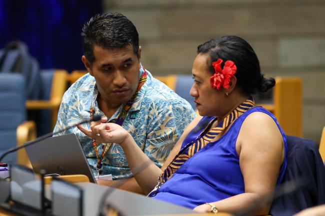 Delegates from Samoa conferring