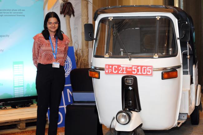 Pabasara Herath, UNDP with an electric tuktuk prototype - 5FMAP - 4October2023 - Photo