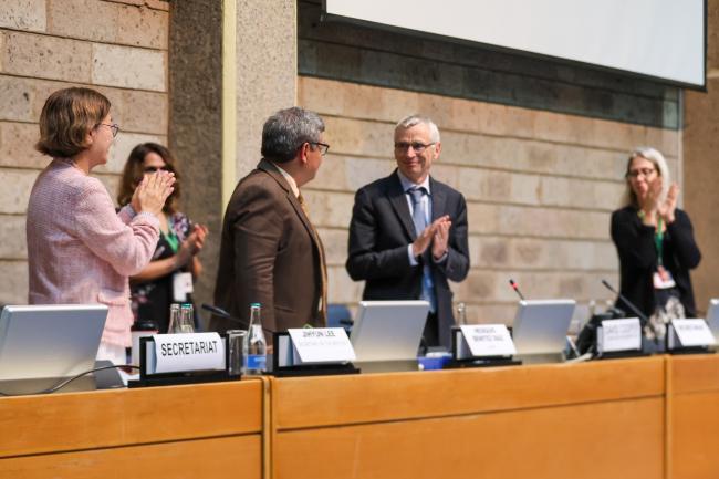 Outgoing SBSTTA Chair Hesiquio Benítez Díaz getting a standing ovation