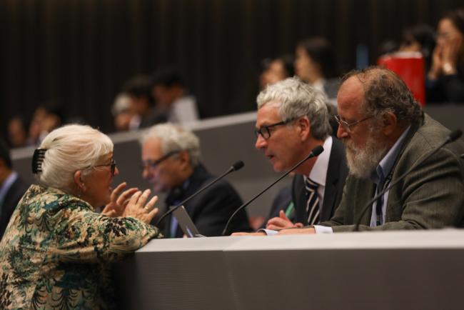 A delegate speaks with Pierre du Plessis, Namibia (right)