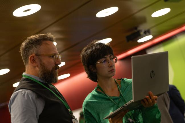 Delegates from Spain consult