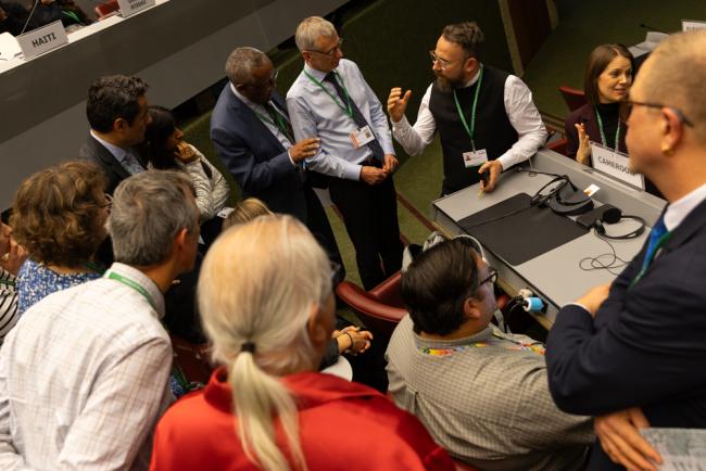 David Cooper, CBD Acting Executive Secretary, consults with delegates from Canada, Norway, and the EU