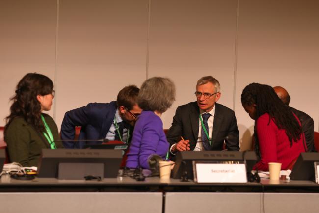 The CoW Co-Chairs consult with David Cooper, CBD Acting Executive Secretary, and the CBD Secretariat