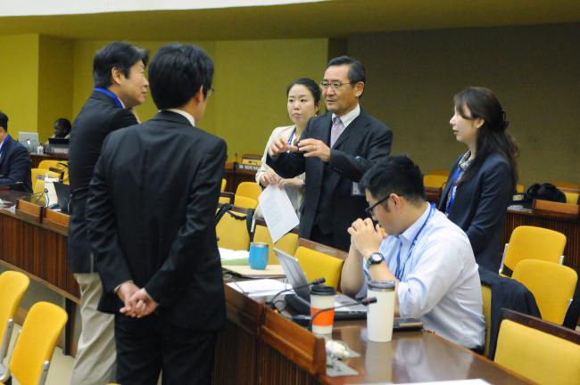 Japanese delegates discuss informally
