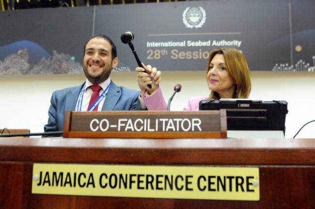 Co-facilitators Gina Guillén Grillo, Costa Rica, and Salvador Vega Telias, Chile, gavel to a close the meeting of the Working group on institutional matters.