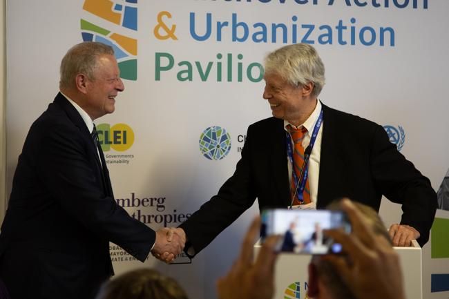 Al Gore, former US Vice President, and Frank Cownie, Mayor of Des Moines, USA; President of ICLEI - ICLEI - 1 Dec 2023 - Photo