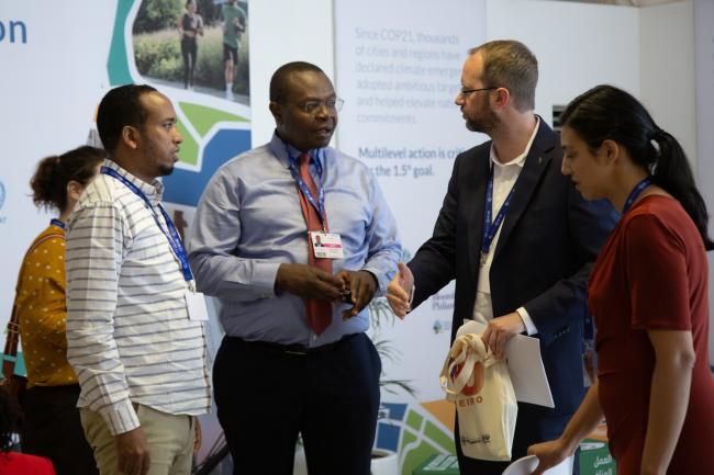 Around the Venue - IISD-COP28 6dec2023 - Photo
