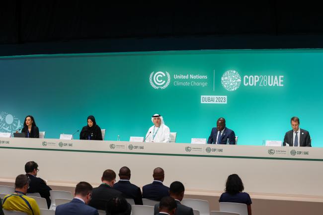 From L-R: Sara Ghazi Al Mahri, Director of Diplomatic Engagement, COP 28; Shaikha Salem Al Dhaheri, Secretary General, Environmental Agency - Abu Dhabi; Majid Al Suwaidi, COP 28 Director-General; Samuel Abu Jinapor, Minister for Lands and Natural Resources, Ghana; and Rick Duke, Deputy Special Envoy for Climate, US