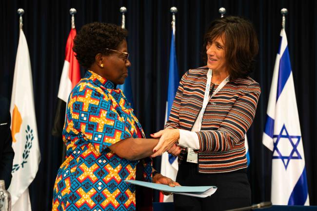 Elizabeth Maruma Mrema, Deputy Executive Director of UNEP and Susana Salvador, Agreement on the Conservation of Cetaceans of the Black Sea, Mediterranean Sea and contiguous Atlantis area (ACCOBAMS) signing a Memorandum of Understanding 