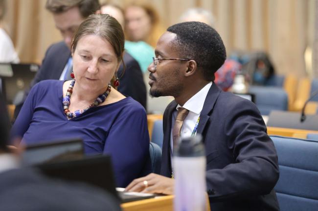 Tessa Goverse, Principal Coordinator, OEWG Secretariat, consults with Alvin Gachie, Legal Advisor 