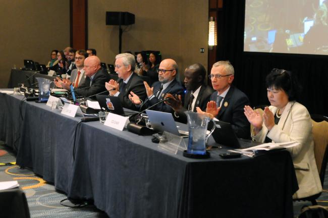 The dais applaud the contributions of Spain and Japan to the 1st GBF Fund