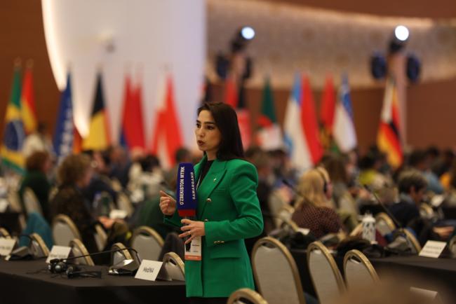A representative of local Uzbek media reports live from plenary as the issue of deep-sea mining is discussed
