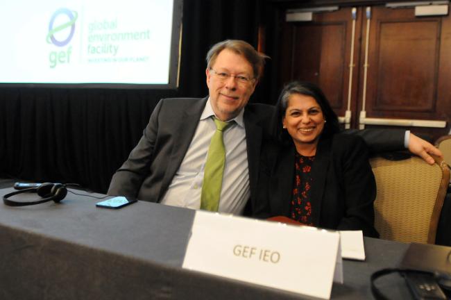 Outgoing and incoming Director of the GEF IEO Juha Uitto and Geeta Batra
