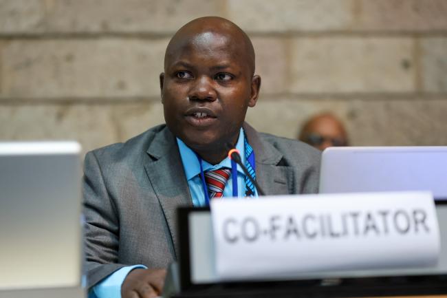 Tobias Ogweno, Kenya