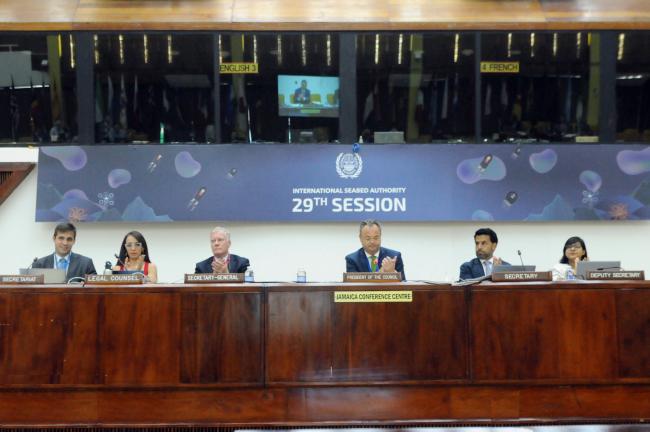 The dais applaud outgoing ISA-29 Interim Council President Juan José González Mijares, Mexico