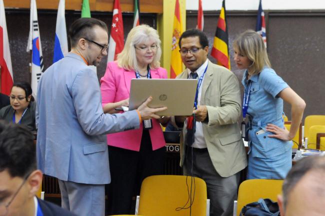 Delegates from the Russian Federation, and Akuila Tawake, ISA Secretariat