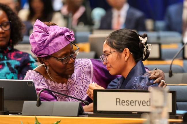 Elizabeth Maruma Mrema, Deputy Executive Director, UNEP, and Grace Catapang, Youth representative, the Philippines