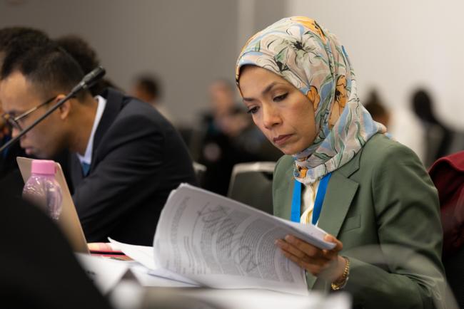 Delegates review the text under discussion