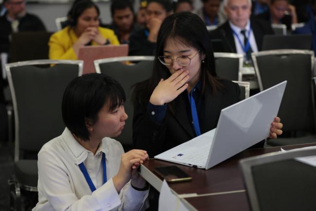 Delegates consult