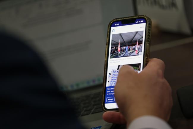 Delegates visit the ENB website to keep track of the negotiations