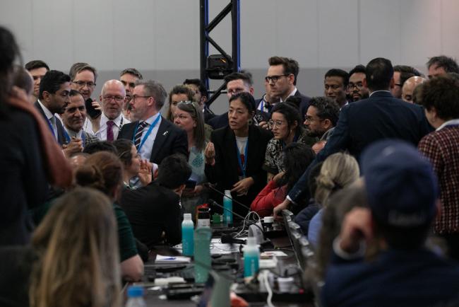 Delegates huddle