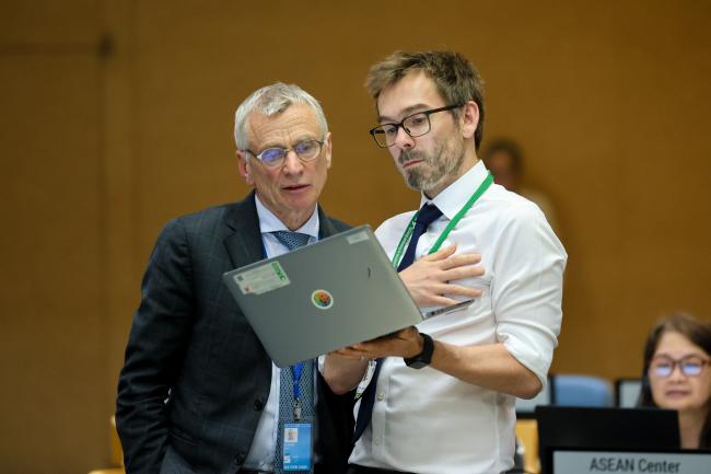 David Cooper, Acting Executive Secretary, CBD, and William Lockhart, UK