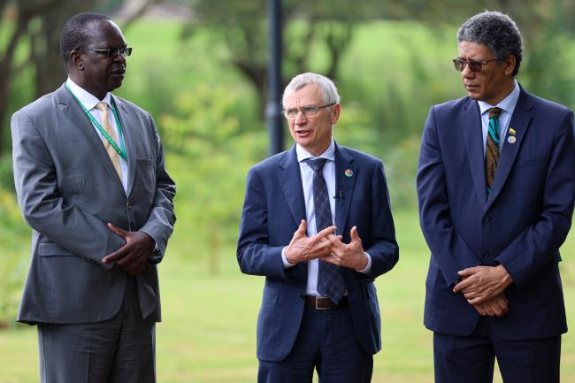 From L-R: John Elungata, Kenya; David Cooper, Acting Executive Secretary, CBD; and Pedro León Cortés Ruíz, Colombia