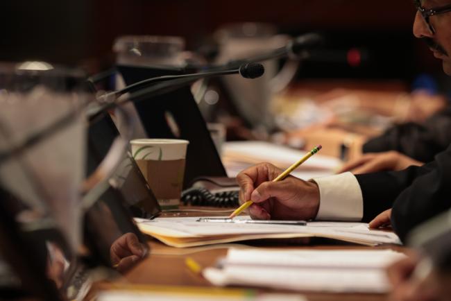 The moderator takes notes of the interventions made