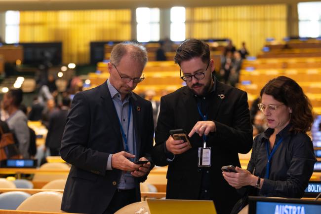 Delegates speak informally