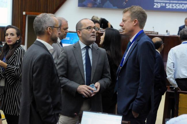 José Dallo, ISA Secretariat, with German delegates