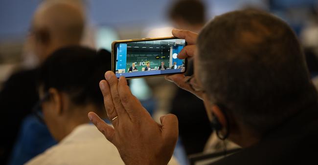 Participant recording session with his phone.- COFO27 - 24Jul2024