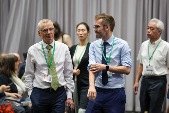 David Cooper, CBD Deputy Executive Secretary, with William Lockhart, UK