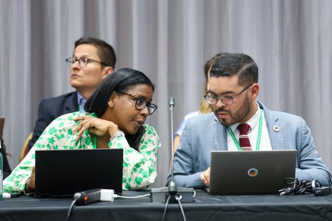 Delegates from Colombia conferring