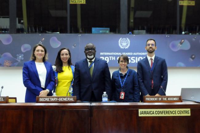 Group photo of the dais at the end of the ISA-29 Assembly