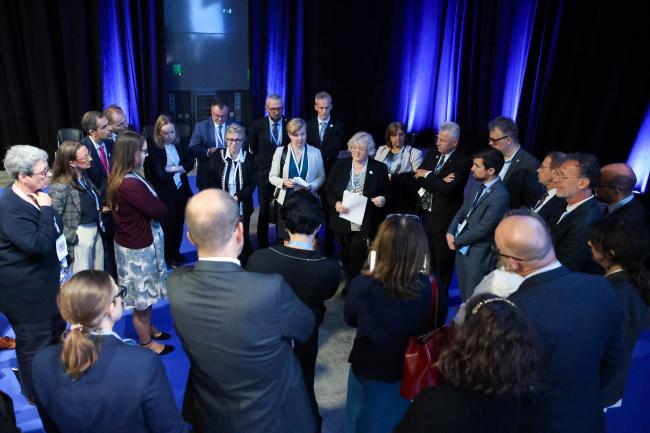 EU members convene in a huddle between sessions