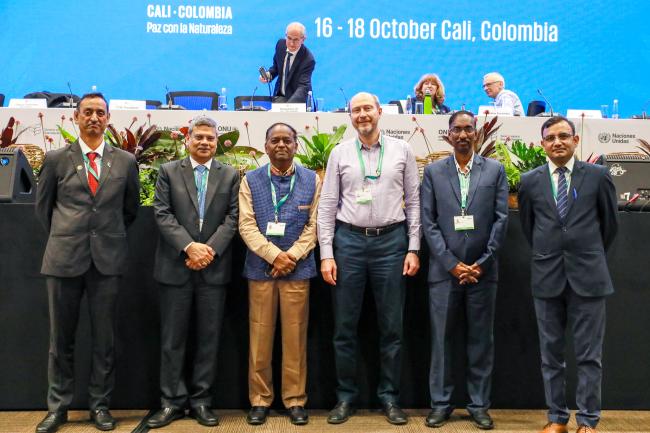 The Indian delegation with SBI 5 Chair Chirra Achalender Reddy, India, and Alexander Shestakov, Russian Federation (middle)