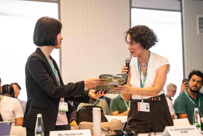 Hyunju Lee, Korea Forest Service, was presented with the FERI at 10 years report - FERI forests-23oct24-photo