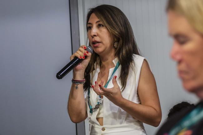 Participant asking a question to Fernando Trujillo, National Geographic2 - Forest and Water -24oct24-photo