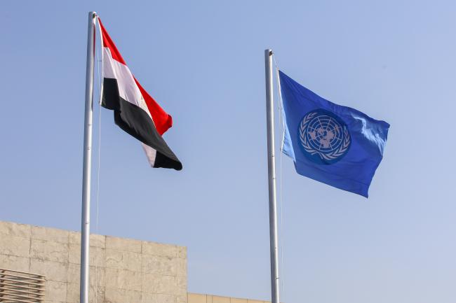 Egypt & UN Flags rising 