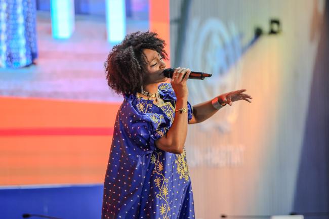 Nesma Herky, singer, songwriter and composer, opening the session with a song